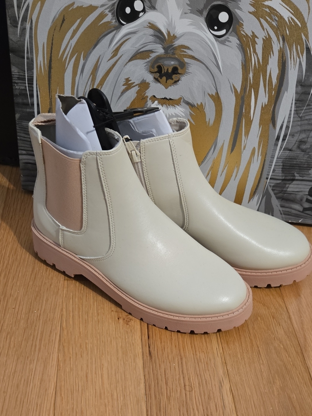 Women’s Chelsea Ankle Boots - Cream with Pink Sole